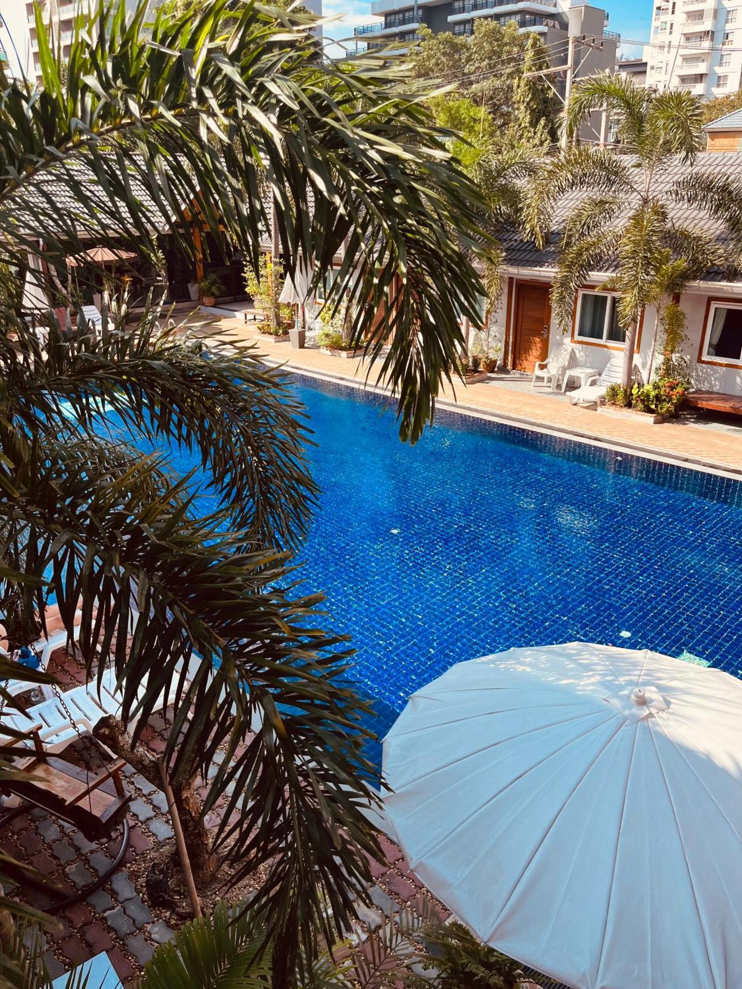 Paradise Land Resort Pattaya Exteriör bild